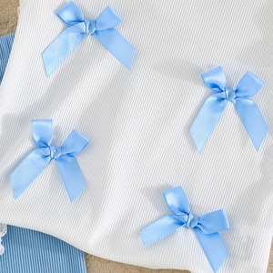 ชุดลำลองสองชิ้นสำหรับเด็กผู้หญิง เสื้อโบว์สวยหรูพร้อมแขนบาน จับคู่กับกางเกงเรียบง่าย ผลิตจากโรงงานโดยตรง มีหลายสี - Product Image 4