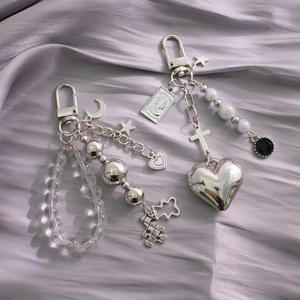 การ์ตูนหมีสำหรับความรักพวงกุญแจรถกางเขนกระเป๋าลูกปัดลมเย็นหวานพร้อมพวงกุญแจโลหะสีขาวเงินสีดำ - Product Image 3