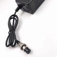 Pengisi Daya Baterai Lithium Universal 12.6V dengan Pengisi Daya Li-ion XCM 12.6V5A untuk Pengisi Daya Luar Ruangan