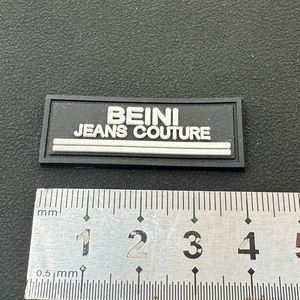 Parches de PVC con Logotipo Personalizado, Termoadhesivos, Bordados, de Goma, Silicona, Suaves, 2D, 3D, para Ropa - Product Image 3