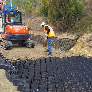 Geocell en plastique HDPE Prix du fabricant Grille de <span class=keywords><strong>gravier</strong></span> Geo Cell pour la construction de routes Mur de soutènement Geocell Gravel Stabilisateur Grid - Product Image 4