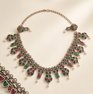 DIVYORO Ensemble de collier bicolore rose et vert avec pierres, finition oxydée, parure de bijoux élégante de créateur avec boucles d'oreilles - Product Image 5