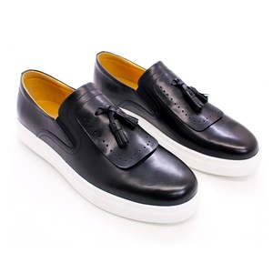 Zapatos planos de cuero genuino de alta calidad con punta redonda, elaborados en un elegante estilo europeo, con características de zapatos formales de cuero clásico. - Product Image 2