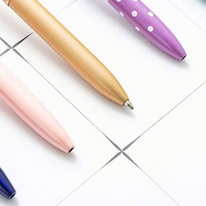Stylo bille diamant en forme de cœur avec logo personnalisé, design le plus récent, largeur d'écriture 1,0 mm, pas cher, faible MOQ 100 pièces pour promotions et cadeaux - Product Image 3