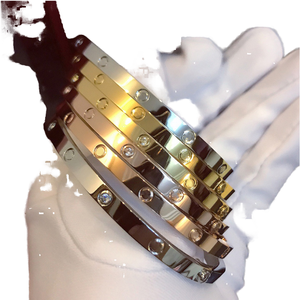 กำไล<span class=keywords><strong>ข้อ</strong></span><span class=keywords><strong>มือ</strong></span>สแตนเลสสตีลแบรนด์ดัง ประดับเพชร CZ สำหรับผู้หญิงและ<span class=keywords><strong>ผู้ชาย</strong></span> ดีไซน์เก๋ทันสมัย - Product Image 1