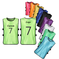 Maillots d'entraînement de football personnalisés numérotés à bas prix, 100 % polyester, gilets de football