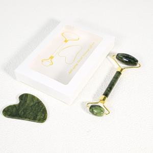 Ensemble de rouleaux de <span class=keywords><strong>jade</strong></span> vert naturel de haute qualité directe d'usine et boîte de Gua Sha - Product Image 4