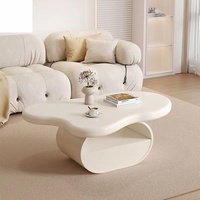 Table basse nuage crème de style français, petit meuble de salon au design moderne et minimaliste, en bois de forme irrégulière avec rangement