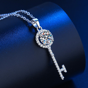 Collar con Colgante <span class=keywords><strong>de</strong></span> Diamante CZ Estilo Moissanita <span class=keywords><strong>de</strong></span> 2 Quilates, Chapado en Plata PT950, Joyería Halo al por Mayor - Product Image 3
