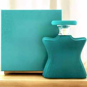 Parfum <span class=keywords><strong>bois</strong></span>é et épicé riche et intense, qui capture la force et la sophistication, conçu pour les ensembles de parfums destinés aux personnes au style intemporel. - Product Image 4