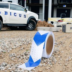 เทปสะท้อนแสงสีเหลืองเรืองแสงความเข้มสูง เทปเตือนรูปทรงลูกศรสำหรับรถบรรทุก แถบสะท้อนแสงเพื่อเพิ่มการมองเห็น - Product Image 2