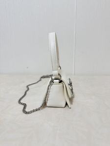 Bolsos Cruzados Mini de PU con Logotipo Personalizado, Decoración de Lazo, Cierre de Solapa, Bolsos de Mano Elegantes para Mujer, Diseño Moderno - Product Image 4