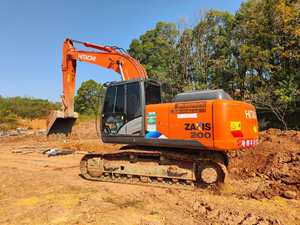 Machines de terrassement Excavateur sur chenilles d'occasion de 20 tonnes Hitachi200 Zaxis200 de construction lourde à vendre - Product Image 2