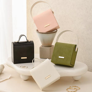 Boîte à bijoux portable en velours personnalisable avec logo, nouvelle collection, pour colliers et bagues, idéale pour le voyage - Product Image 4