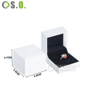 Boîte-cadeau d'emballage de bague de luxe personnalisée avec tiroirs coulissants et poignée pour logo de bijoux de boucles d'oreilles imprimé sur carton - Product Image 4