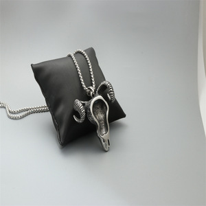 Collar con Colgante de Cráneo de Cerdo, Acero Inoxidable con Incrustaciones de Turquesa, Joyería Temática del Zodíaco Animal, Regalo - Product Image 4
