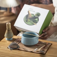 Coffret Cadeau Transfrontalier de 8 Pièces pour Ensemble de Thé Matcha, Incluant un Ensemble de 4 Pièces : Fouet (Chasen), Support en Bambou et Ensemble Matcha en Porcelaine à Bec Verseur