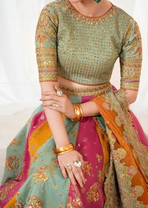 Lehenga Choli de Luxe pour Mariage et Cérémonies Spéciales – Tenue Ethnique Brodée de Créateur pour Femmes - Product Image 4