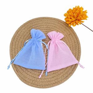 Pochette de rangement plissée en polyester durable à rayures avec cordon de serrage, compartiment de voyage, sac cadeau cosmétique - Product Image 3