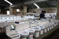 Cuvette de toilette moderne à double chasse d'eau Céramique allongée Deux pièces P-Trap S-Trap pour la maison, la villa, l'école et la salle de bain-Prix des Philippines