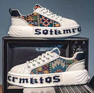 Chaussures de sport décontractées pour hommes, respirantes, doublées de maille, à enfiler, antidérapantes, pour la marche quotidienne, tendance mode EVERGREEN - Product Image 2