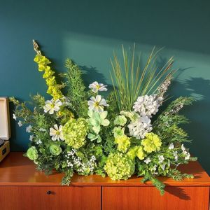 Arrangements floraux paysagers, boule de fleurs, scène sur le thème de la forêt, rangée et guirlande de plantes vertes pour la décoration d'allées de mariage et d'événements festifs - Product Image 1