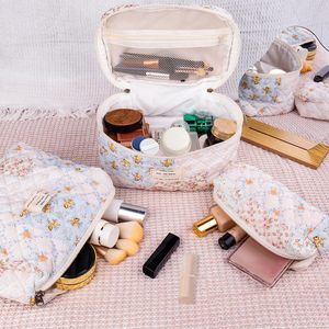 Bolsa de maquillaje acolchada de algodón Floral grande, estuche organizador de viaje de moda para artículos de tocador con cierre de cremallera, bonita bolsa de cosméticos - Product Image 5