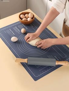 Nouveau mini rouleau à pâtisserie en silicone avec manche en bois, surface antiadhésive pour les raviolis et les nouilles, pour les enfants, dans un sac OPP - Product Image 2