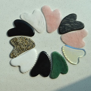 Piedra Gua Sha de Cuarzo Rosa Natural en Forma de Corazón, Herramientas de Masaje Facial con Logotipo Personalizado, Terapia de Guasha, Raspado de Guasha para Adelgazar el Rostro - Product Image 4