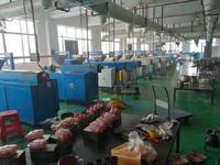 Machine de production et de fabrication de poupées sexuelles pour adultes, incluant des modèles de pénis réaliste, de dildos gonflables, de vagins anaux et de vagins de poche, conçus pour usage masculin et féminin, avec des fonctions érotiques de simulation de fesses nues.