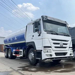 Camion arroseur d'eau 6x4 25 000L d'occasion à bon prix