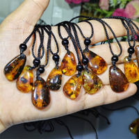 Hochwertiger Bernstein-Anhänger mit Herz- und Mond-Gravur, Heilsteine, Handgefertigter Schmuck als Geschenk