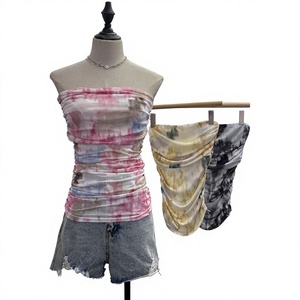Haut court sans bretelles en spandex style thaïlandais tie-dye, avec étiquette OEM personnalisée, à manches courtes, à couches irrégulières et volants - 9950 - Product Image 1