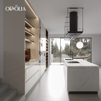 Îlots de cuisine OPPOLIA en bois avec étagères ouvertes, éclairage intégré, grandes dimensions, avec plan de travail en marbre veiné, évier et table extensible