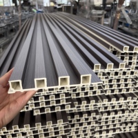 Panneaux muraux personnalisés directement de l'usine, panneaux muraux autocollants, panneaux muraux composites imperméables, panneaux WPC, fabricant de panneaux intérieurs en PVC