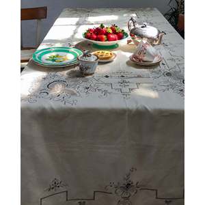 Mantel de Lino Crema de Marca Pietrochianese, Bordado Calado Beige, 12 Servilletas, Técnica No Tejida, para Mesa de Comedor de Hotel - Product Image 1