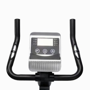 Bicicleta de Ejercicio Magnética Vertical de 1100 mm de Largo con Resistencia Ajustable para Entrenamiento en Casa, Negra y Gris - Product Image 2