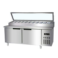 Table de préparation réfrigérée commerciale à refroidissement par air pour salades et garnitures de pizzas, avec grands rangements sous le plan.
