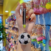 Porte-clés de football en gros pour homme, pendentif de couple, accessoire de sac, cadeau