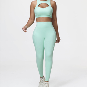 Ensemble de yoga léger et de haute qualité pour femmes, disponible en différentes couleurs, produit tendance, ensemble de yoga pour femmes en vente en ligne - Product Image 1