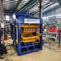 Machine automatique de fabrication de blocs vibratoires QT4-15B pour blocs de construction en béton