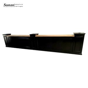 Table <span class=keywords><strong>de</strong></span> bar en bois noir avec trois piliers pour les mariages, les dîners en plein air, les événements commerciaux, les banquets, les hôtels - Product Image 1