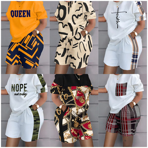 Tenues d'été décontractées pour femmes, ensemble court à imprimé lettres, t-shirt court et short assortis, ensemble court deux pièces pour femmes - Product Image 2