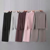 Ensemble deux pièces minimaliste d'hiver en maille unie anti-plis : Haut à col montant ample à manches longues et pantalon large taille haute