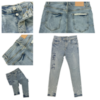Jean slim homme coupe skinny délavé vintage effet vieilli avec éclaboussures de peinture et imprimé graffiti, style streetwear hip-hop