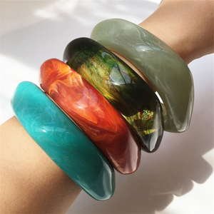 UJBOX OEM logotipo personalizado Irregular geométrico acrílico brazalete mármol proveedor mayorista para <span class=keywords><strong>Boutique</strong></span> y tienda de regalos - Product Image 6