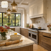 Meubles de cuisine sur mesure pour toute la maison, style Shaker américain, panneaux surélevés, crème en haut, chêne en bas, quincaillerie laiton, plan de travail en marbre, fabrication OEM