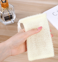 Vente en gros pochette de sac à savon en nylon filet africain personnalisé Ghana sac de douche exfoliant de bain en éponge avec cordon ruban