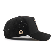 Casquette de sport OEM à séchage rapide, résistante à l'eau, avec patch en caoutchouc personnalisé, perforée, fermeture réglable, vente en gros