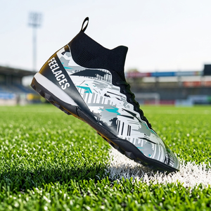 Chaussures de football d'été personnalisables haute performance avec semelle extérieure tout caoutchouc optimisée pour la compétition et l'entraînement - Product Image 3
